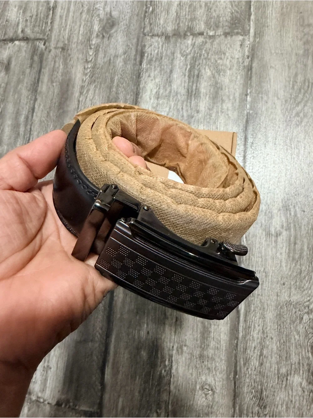 Men's Black Ratchet Belt with Glossy Textured Buckle